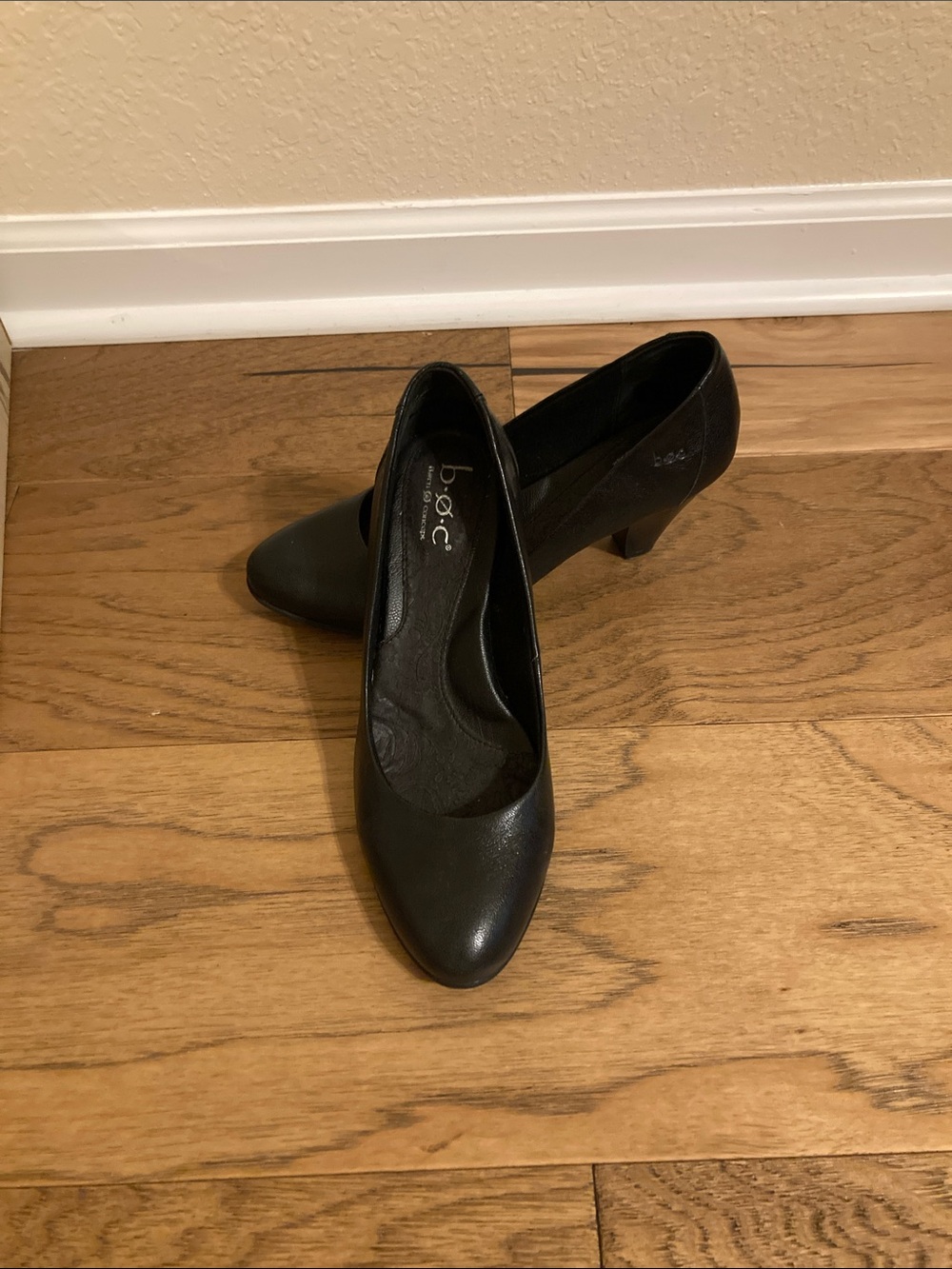 b.o.c. Classic Black Mid Heel Pumps for Women